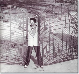 1957_graceland_gates_2_453